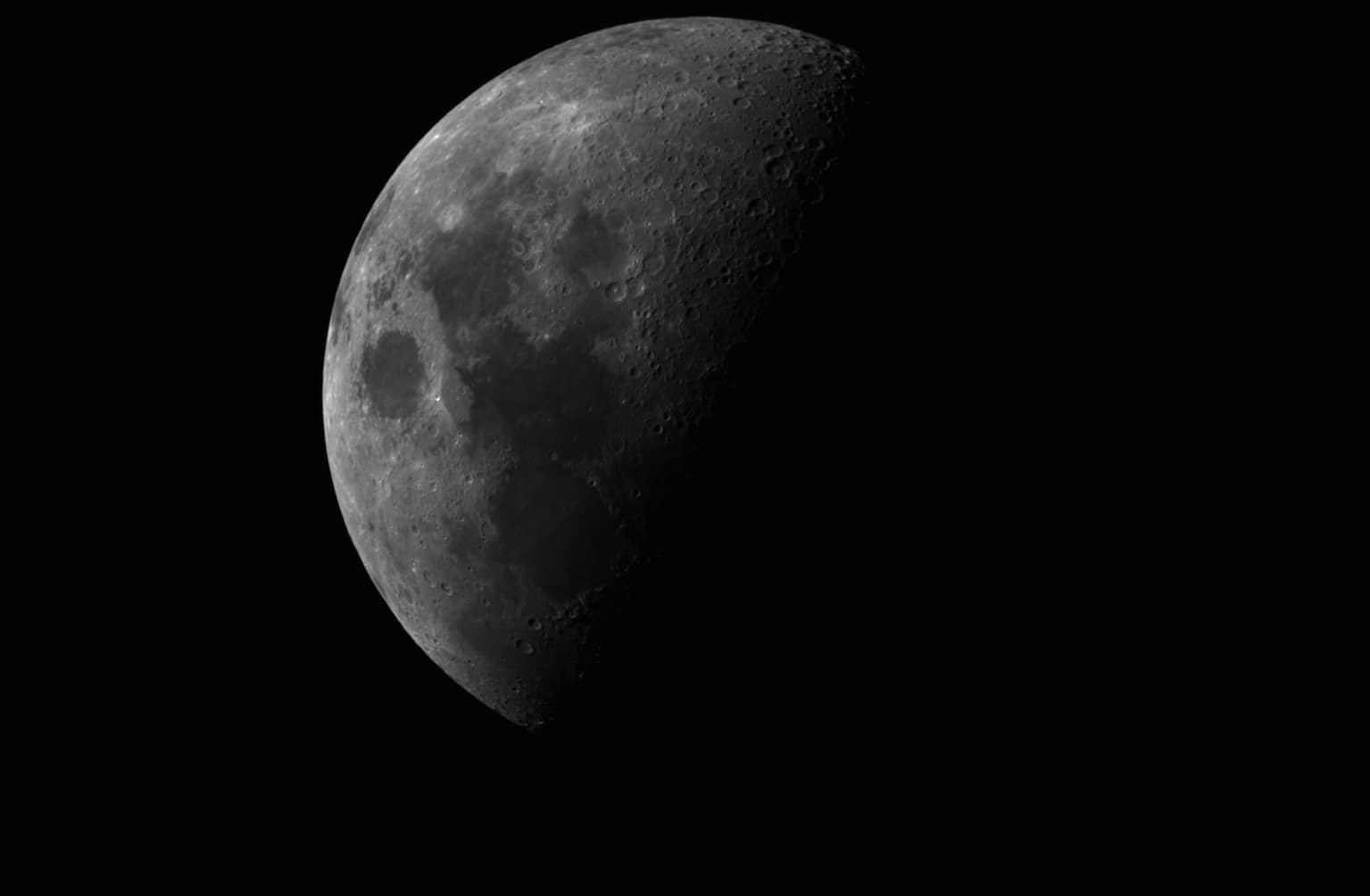 2025-05-04-2054_8-U-L-Moon_lapl4_ap1090